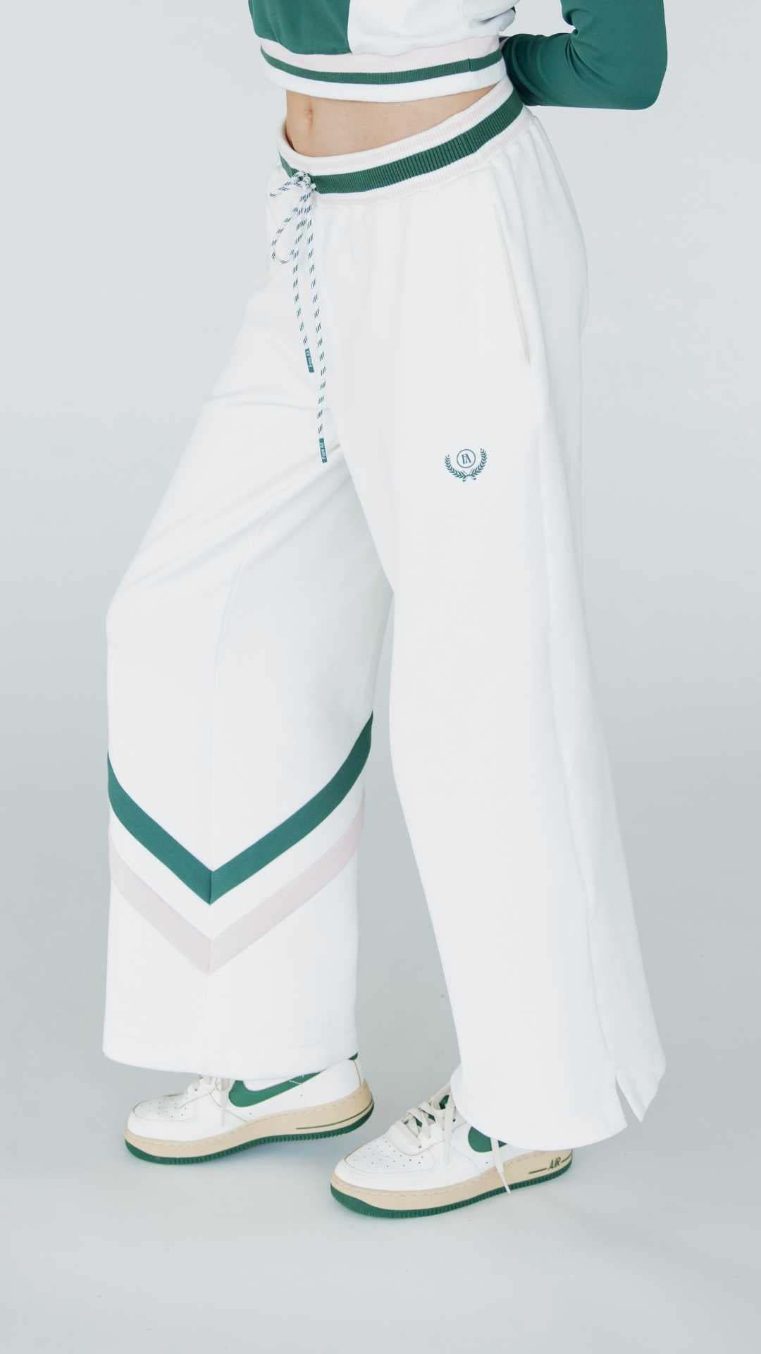 Suie Sweatpant - White