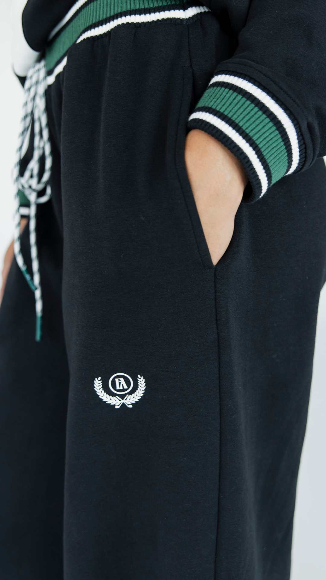 Suie Sweatpant - Black
