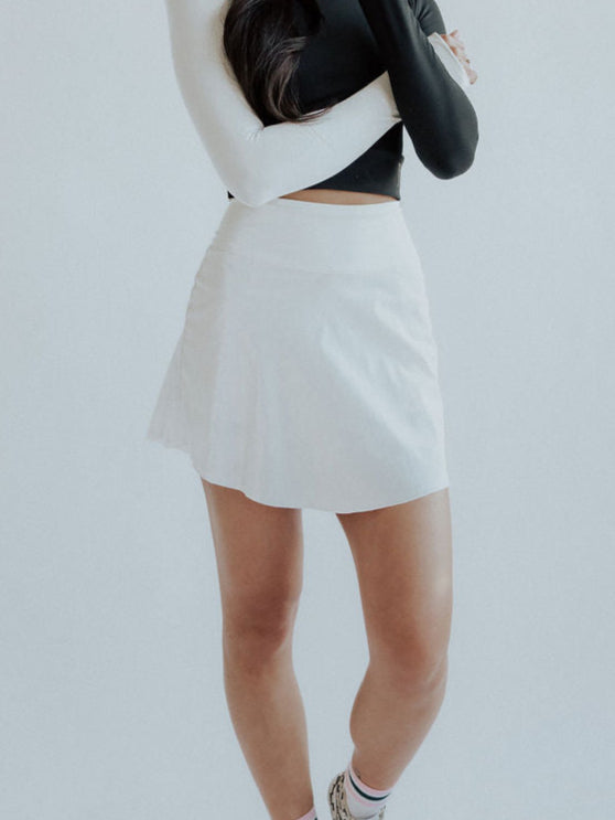 Emily is 5&#39;8&quot; wearing a XS